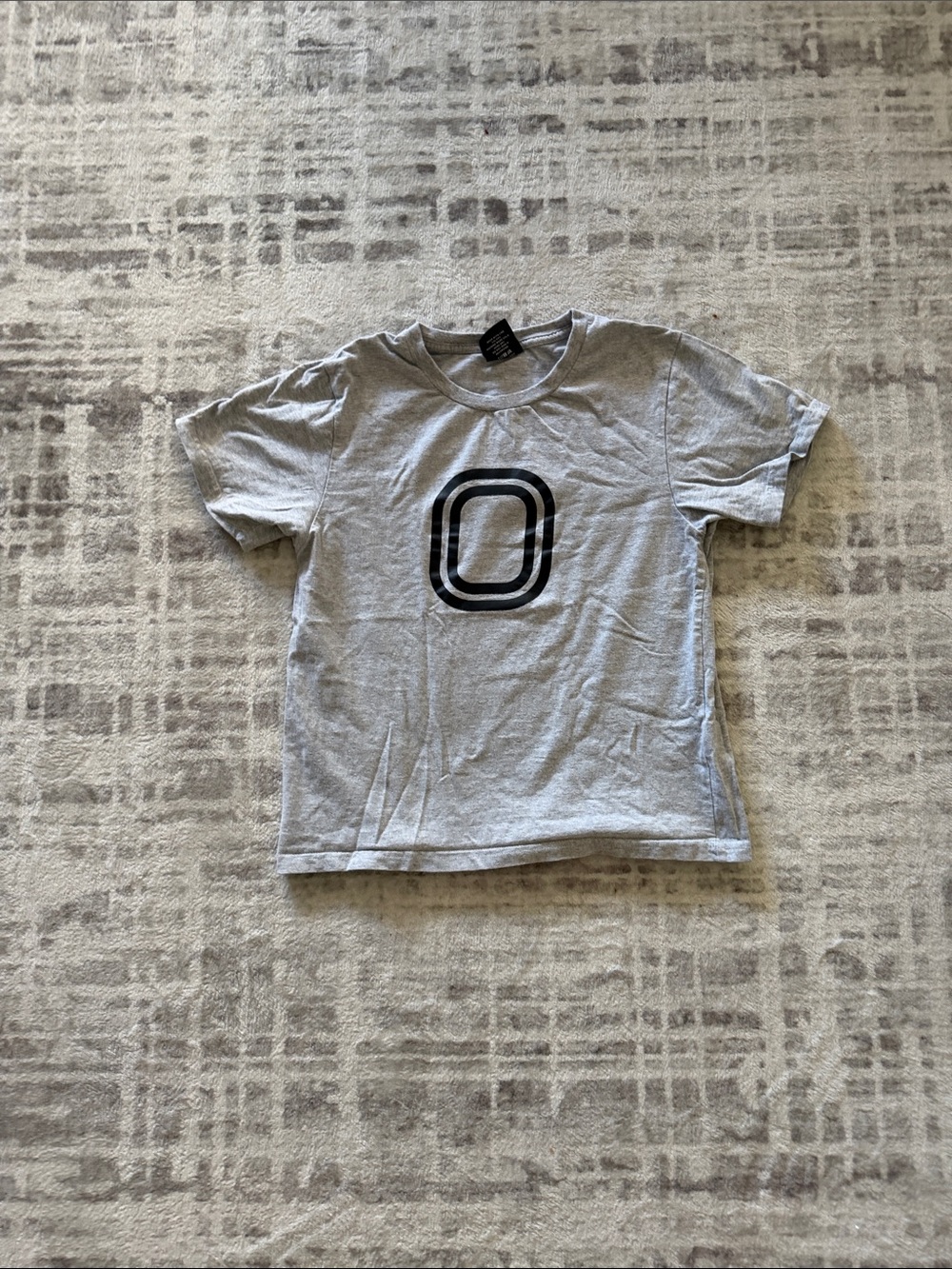 Kids Short-Sleeve Tee with Center 'O' Graphic - Gray